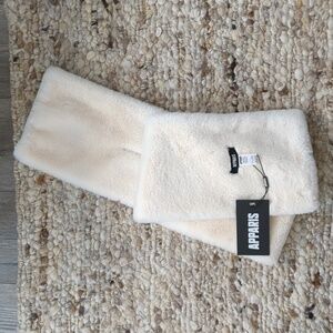 Apparis Bambi Lightweight Faux Fur Scarf Ivory Fuzzy Pull Through